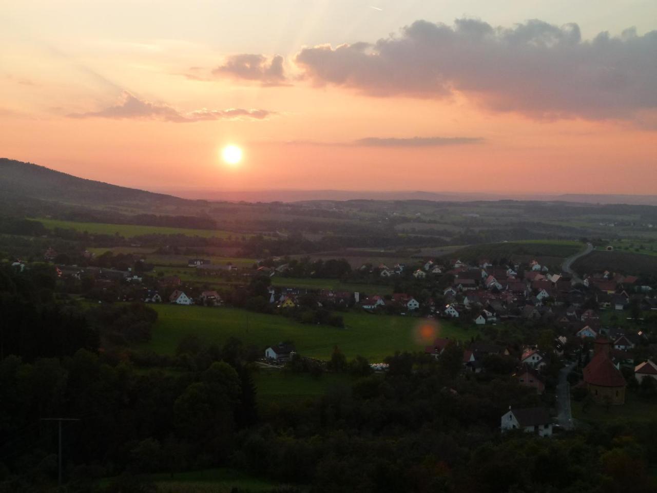 Berg-Gasthof Hoetzelein Kunreuth エクステリア 写真